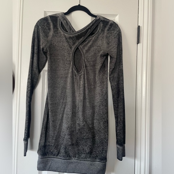 Threads for Thoughts sweater top. Beyond soft!! - Picture 2 of 4